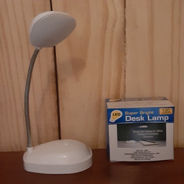 Battery operated desk lamp